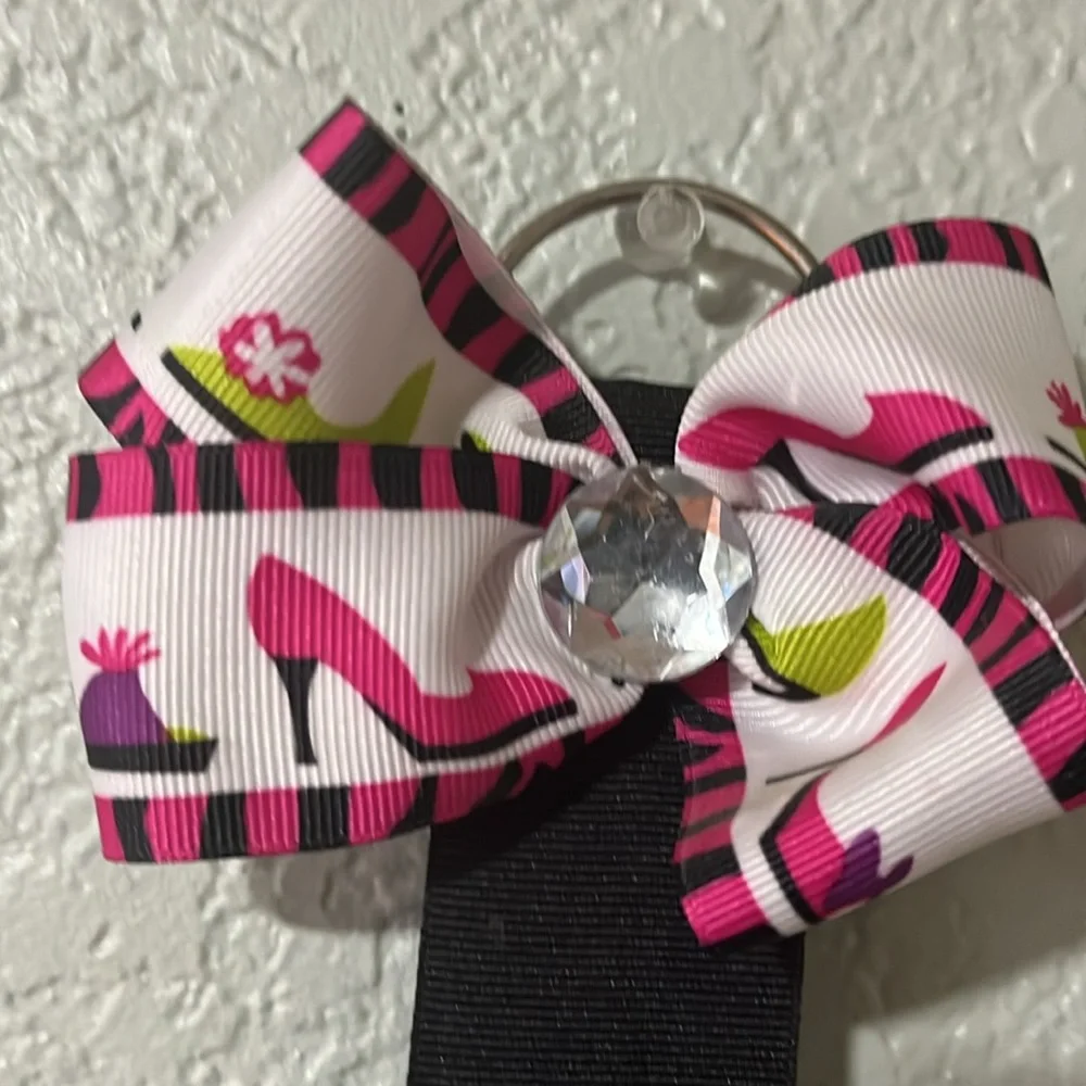 Bow Organizer Wall Hang & 9 Bows Attached